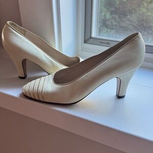 CHANEL VINTAGE HEELS